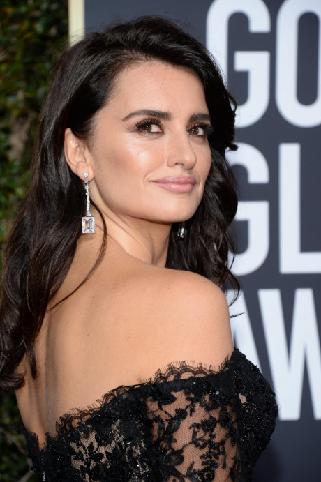 Til Penelope Cruz Has A R